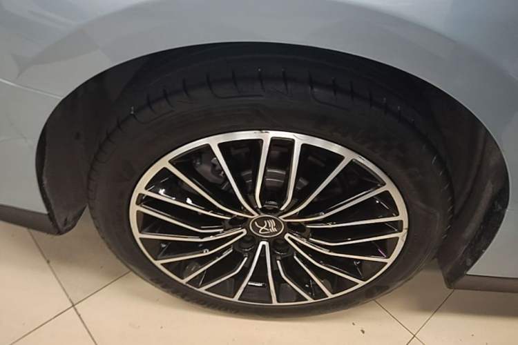 Used BYD Han 2023 DM-i Champion Edition 121KM Prestige Model Right Rear Wheel Hub