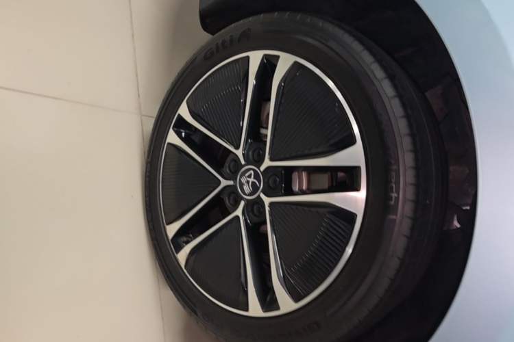 Used BYD Han 2023 EV Champion Edition 605KM Front-Drive Premium Model Right Rear Wheel Hub