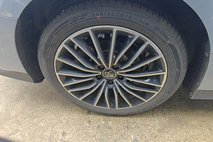 Used BYD Han 2023 DM-i Champion Edition 121KM Prestige Model Right Rear Wheel Hub