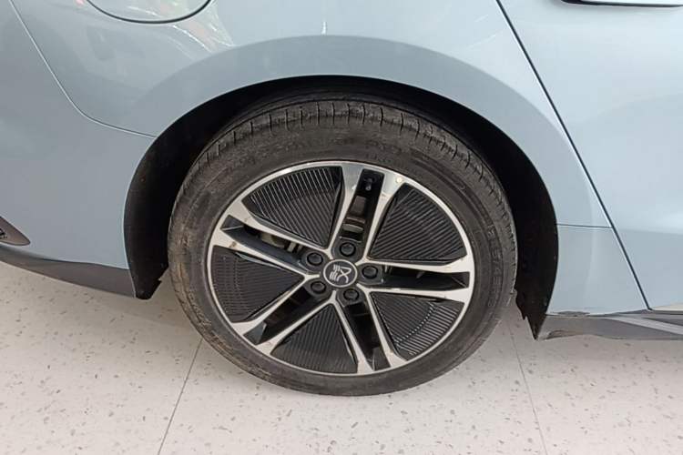 Used BYD Han 2023 EV Champion Edition 605KM Front-Drive Premium Model Right Rear Wheel Hub