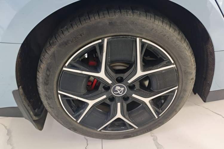 Used BYD Han 2023 DM-i Champion Edition 200KM Flagship Model Right Rear Wheel Hub