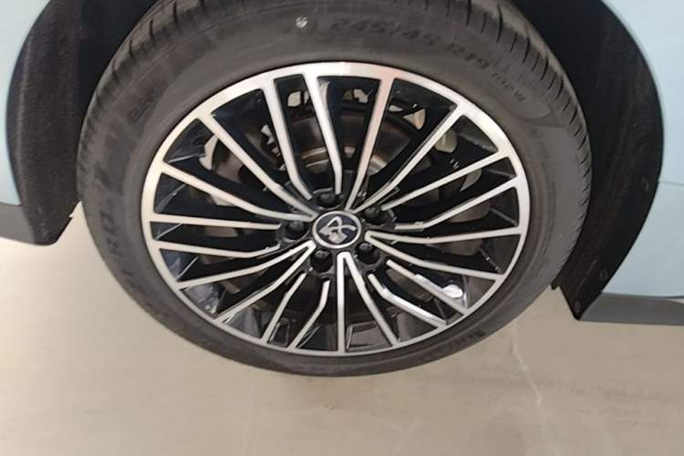 Used BYD Han 2023 DM-i Champion Edition 121KM Prestige Model Right Rear Wheel Hub