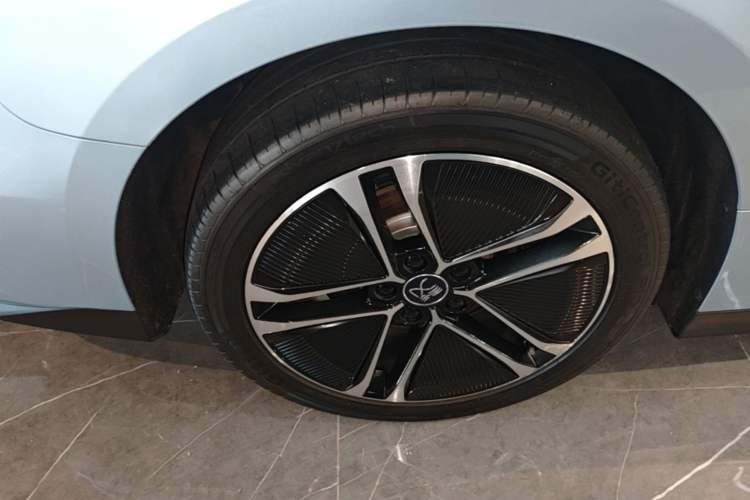 Used BYD Han 2023 EV Champion Edition 605KM Front-Drive Premium Model Right Rear Wheel Hub