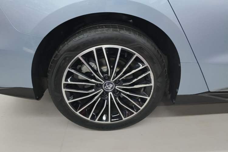 Used BYD Han 2023 DM-i Champion Edition 121KM Prestige Model Right Rear Wheel Hub