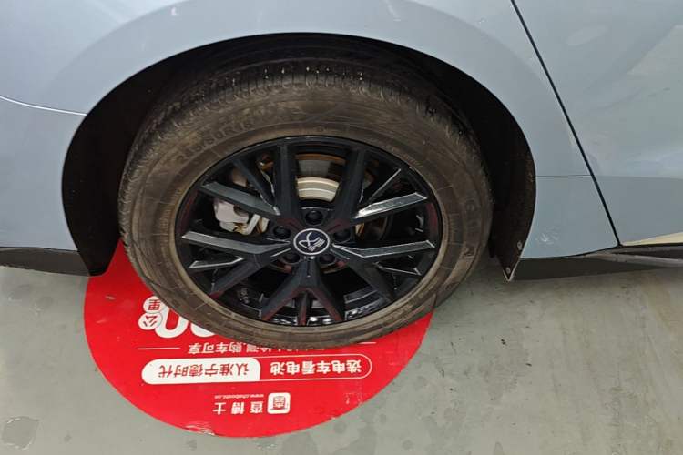 Used BYD Han 2023 DM-i Champion Edition 121KM Elite Model Right Rear Wheel Hub