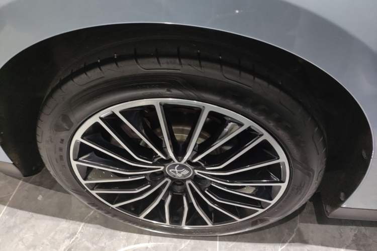 Used BYD Han 2023 DM-i Champion Edition 121KM Prestige Model Right Rear Wheel Hub