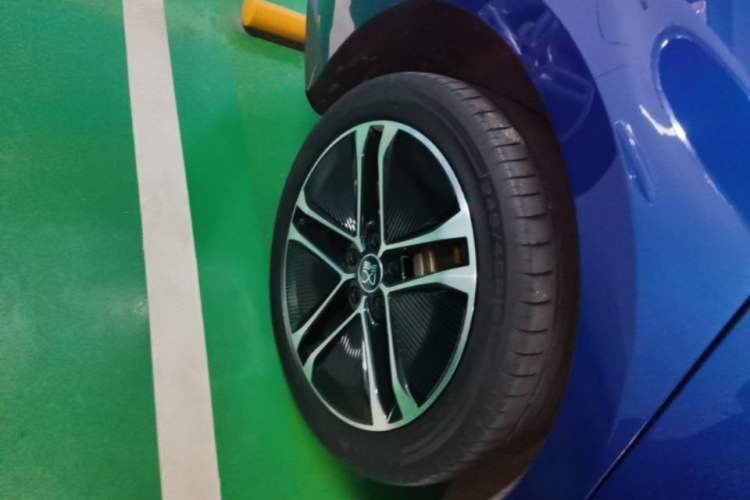 Used BYD Han 2023 EV Champion Edition 605KM Front-Drive Premium Model Right Rear Wheel Hub