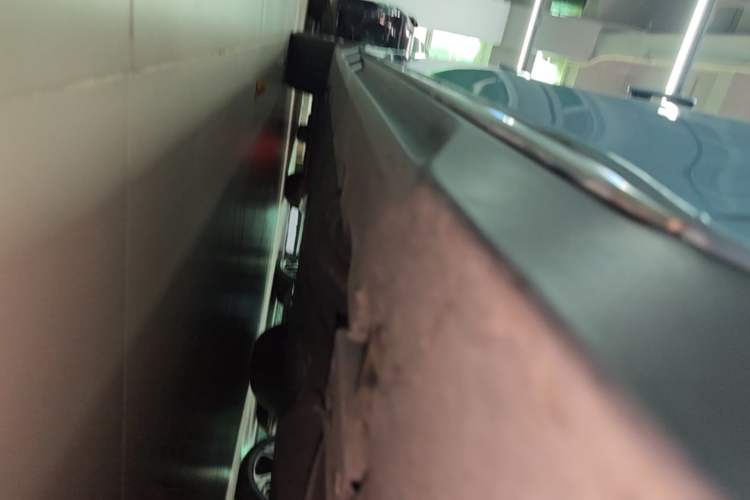 Used BYD Han 2023 EV Champion Edition 605KM Front-Drive Premium Model Right Side Sill