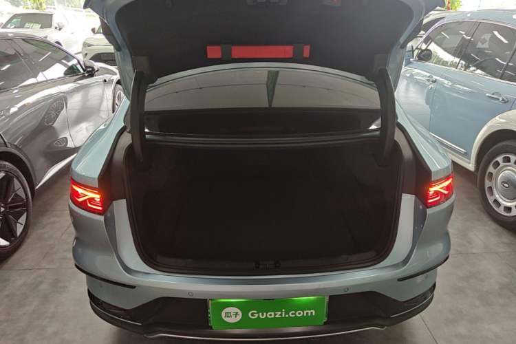 Used BYD Han 2023 EV Champion Edition 506KM Front-Wheel-Drive Premium Model Trunk