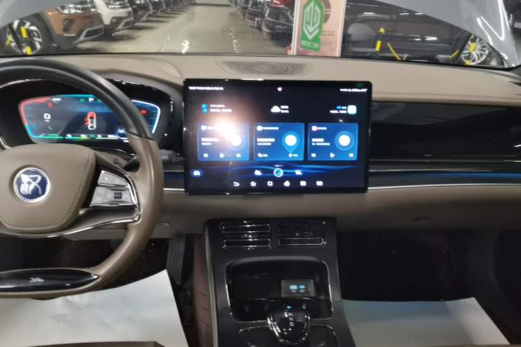 Used BYD Han 2023 DM-i Champion Edition 121KM Prestige Model Audio And AC Panel