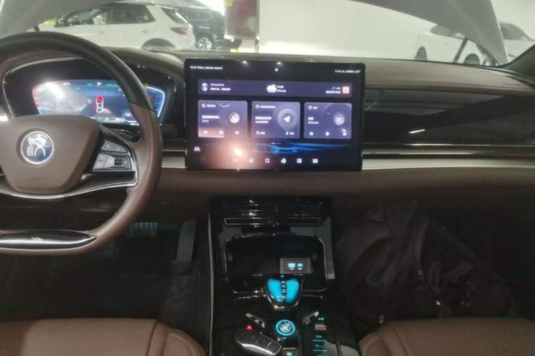 Used BYD Han 2023 DM-i Champion Edition 121KM Prestige Model Audio And AC Panel