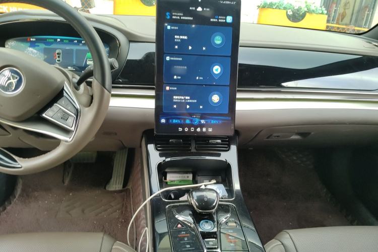 Used BYD Han 2023 EV Champion Edition 605KM Front-Drive Premium Model Audio And AC Panel