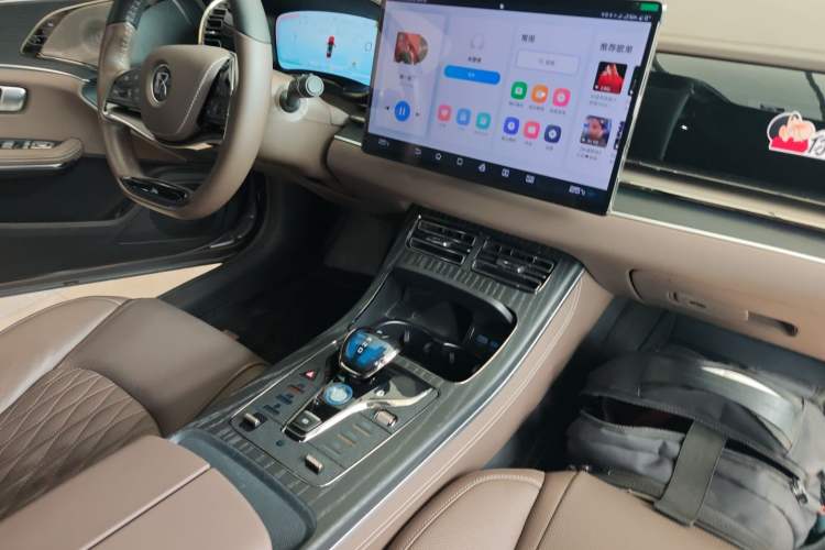 Used BYD Han 2023 DM-i Champion Edition 121KM Prestige Model Audio And AC Panel