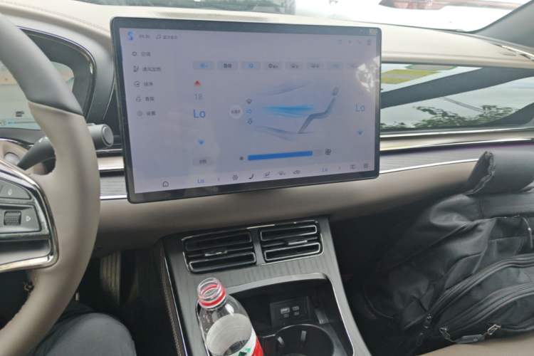 Used BYD Han 2023 DM-i Champion Edition 121KM Prestige Model Audio And AC Panel