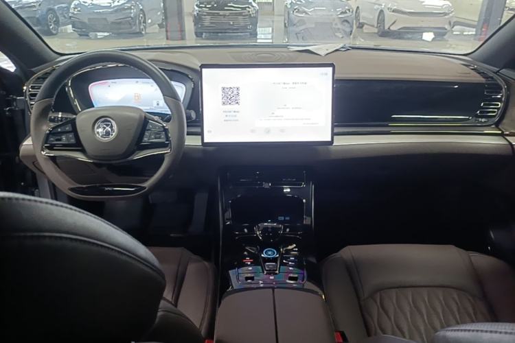 Used BYD Han 2023 DM-i Champion Edition 121KM Prestige Model Center Console
