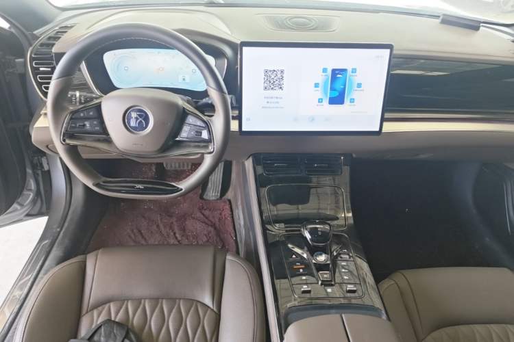 Used BYD Han 2023 EV Champion Edition 605KM Front-Drive Premium Model Center Console
