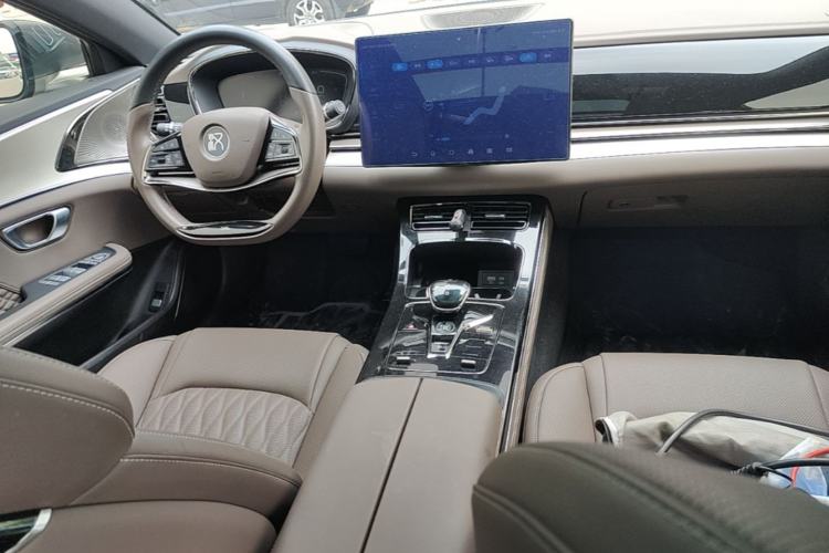 Used BYD Han 2023 EV Champion Edition 605KM Front-Drive Premium Model Center Console