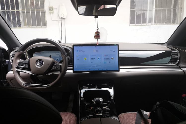 Used BYD Han 2023 DM-i Champion Edition 121KM Prestige Model Center Console