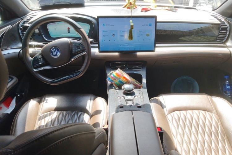Used BYD Han 2023 DM-i Champion Edition 121KM Prestige Model Center Console