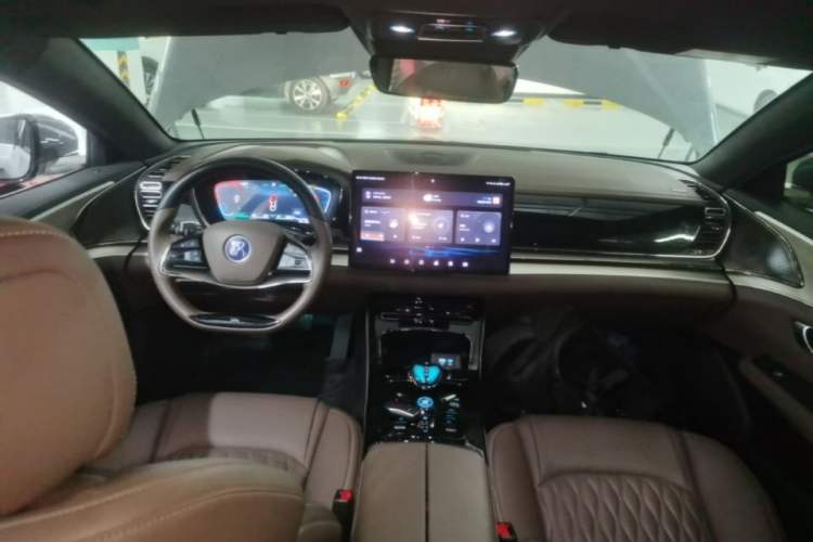 Used BYD Han 2023 DM-i Champion Edition 121KM Prestige Model Center Console