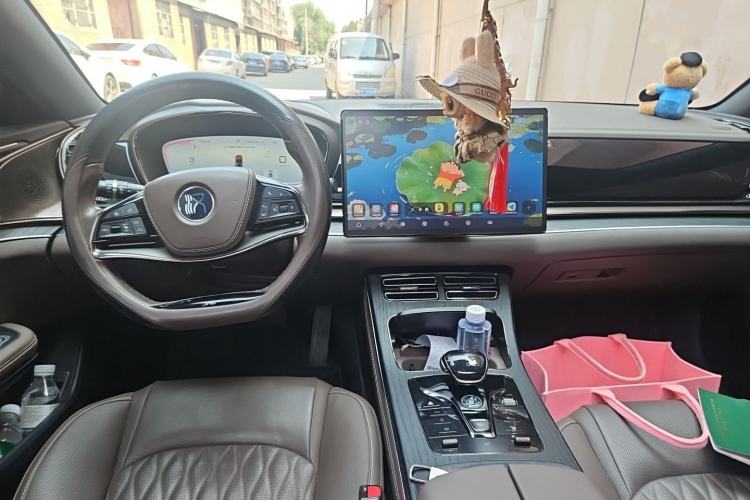 Used BYD Han 2023 DM-i Champion Edition 121KM Prestige Model Center Console