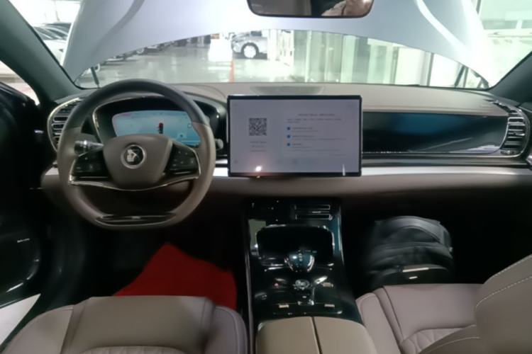 Used BYD Han 2023 DM-i Champion Edition 121KM Prestige Model Center Console