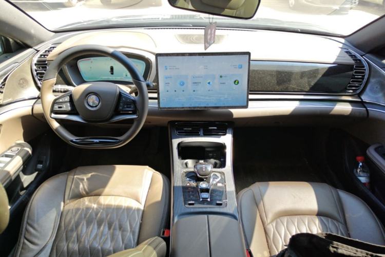 Used BYD Han 2023 DM-i Champion Edition 121KM Prestige Model Center Console