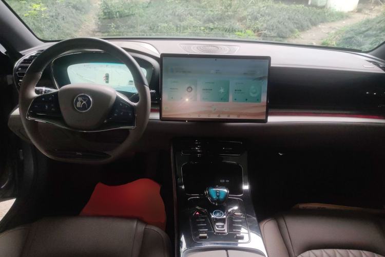 Used BYD Han 2023 DM-i Champion Edition 121KM Prestige Model Center Console
