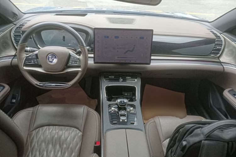 Used BYD Han 2023 EV Champion Edition 610KM All-Wheel-Drive Flagship Model Center Console