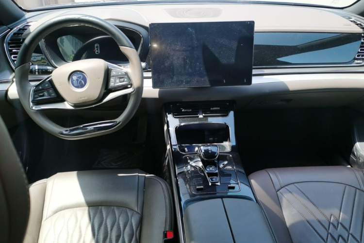 Used BYD Han 2023 DM-i Champion Edition 121KM Prestige Model Center Console