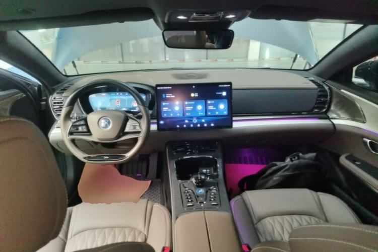Used BYD Han 2023 EV Champion Edition 605KM Front-Drive Premium Model Center Console