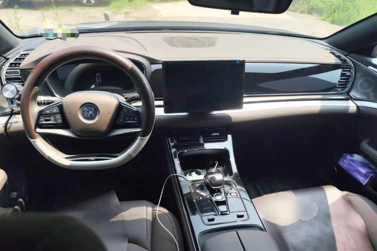 Used BYD Han 2023 DM-i Champion Edition 121KM Elite Model Center Console