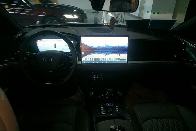 Used BYD Han 2023 DM-i Champion Edition 121KM Prestige Model Center Console