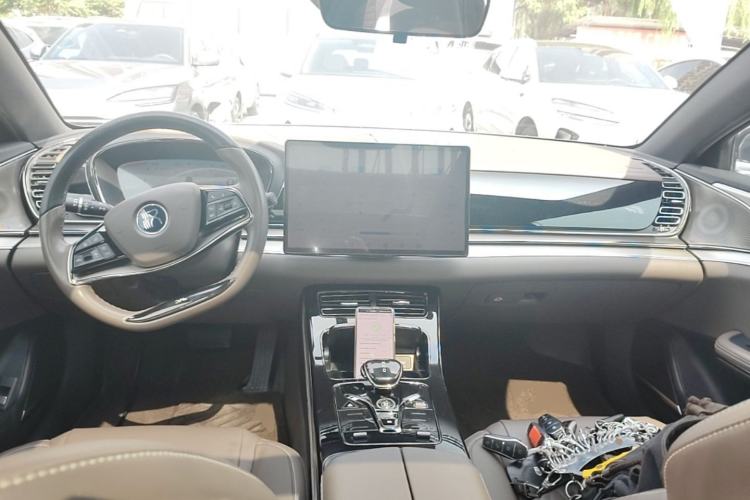 Used BYD Han 2023 EV Champion Edition 506KM Front-Wheel-Drive Premium Model Center Console