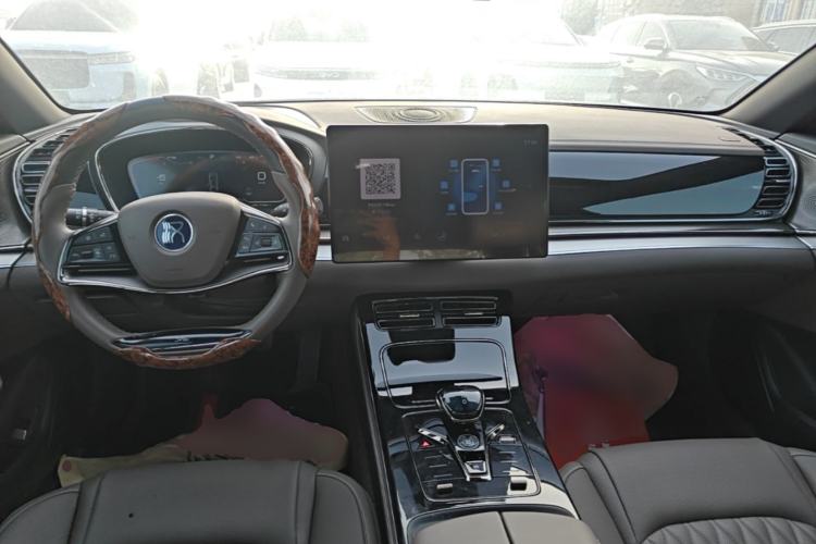 Used BYD Han 2023 DM-i Champion Edition 121KM Prestige Model Center Console