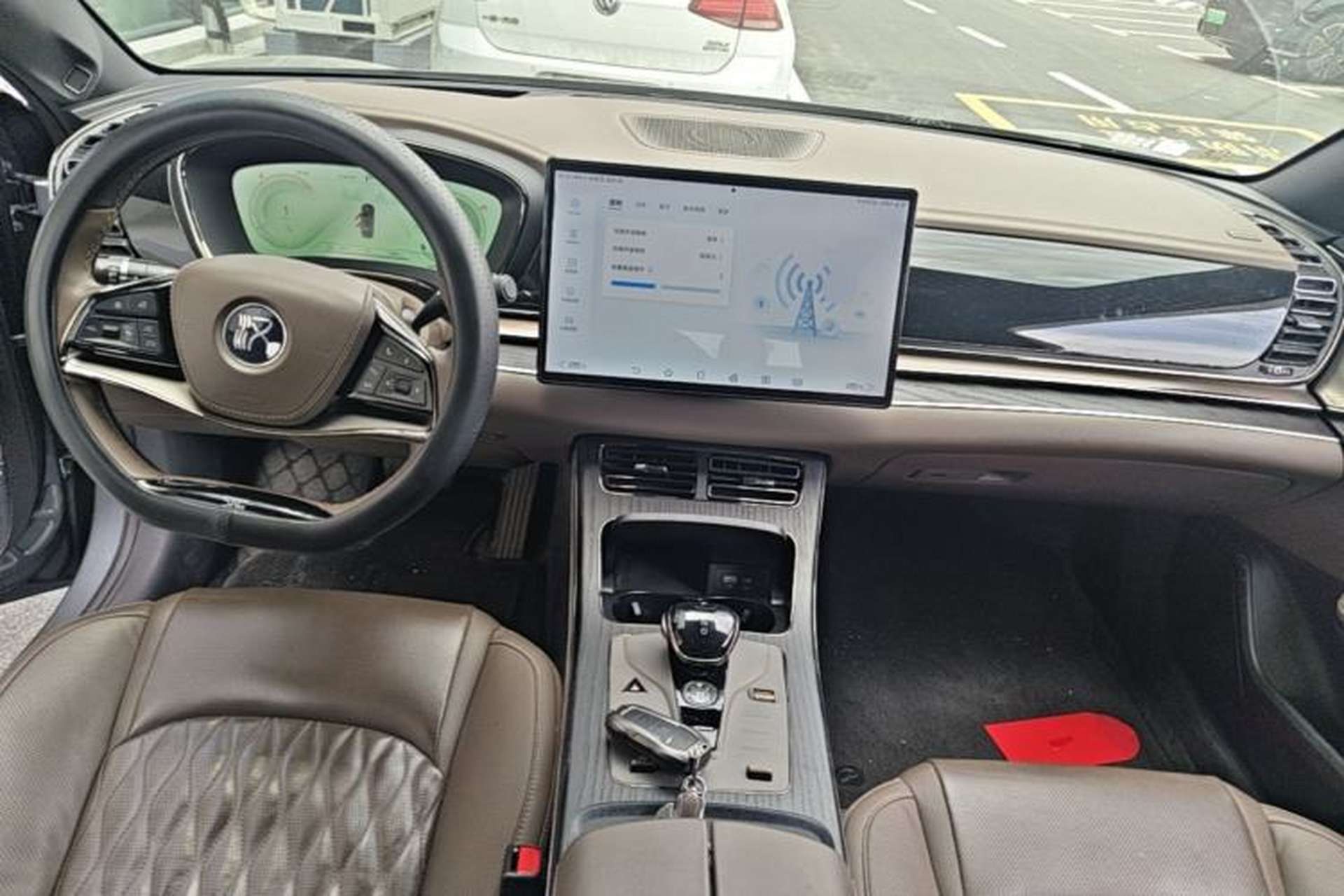 Used BYD Han 2023 EV Champion Edition 715 km Front-Drive Flagship Model Center Console