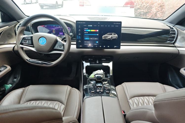 Used BYD Han 2023 DM-i Champion Edition 121KM Prestige Model Center Console