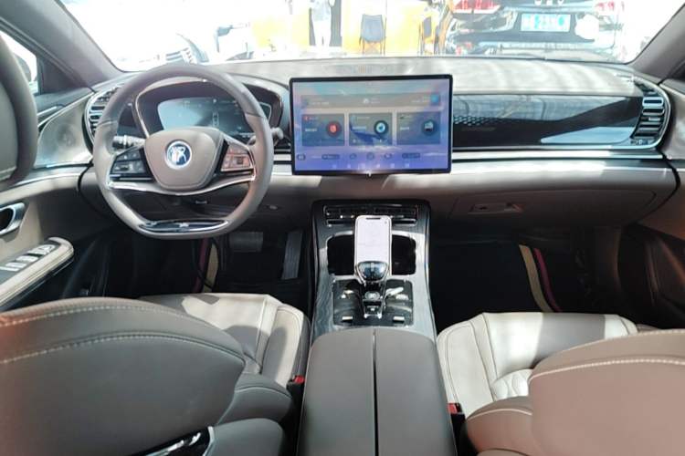 Used BYD Han 2023 DM-i Champion Edition 200KM Flagship Model Center Console