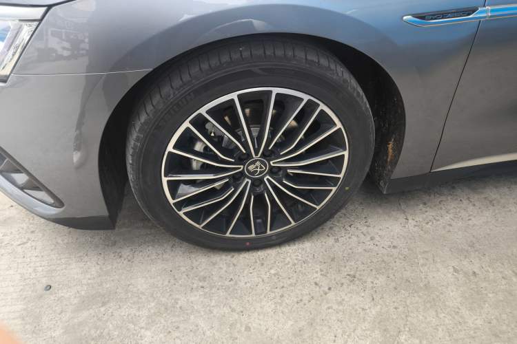 Used BYD Han 2023 DM-i Champion Edition 121KM Prestige Model Exterior 4