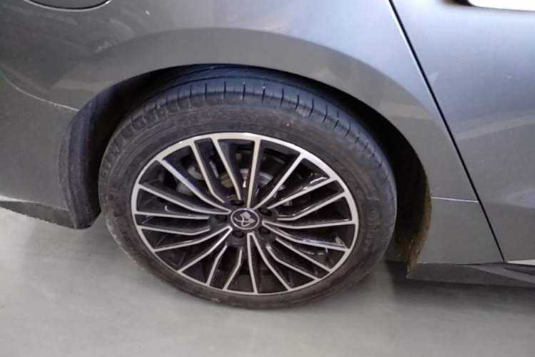 Used BYD Han 2023 EV Champion Edition 506KM Front-Wheel-Drive Premium Model Exterior 5