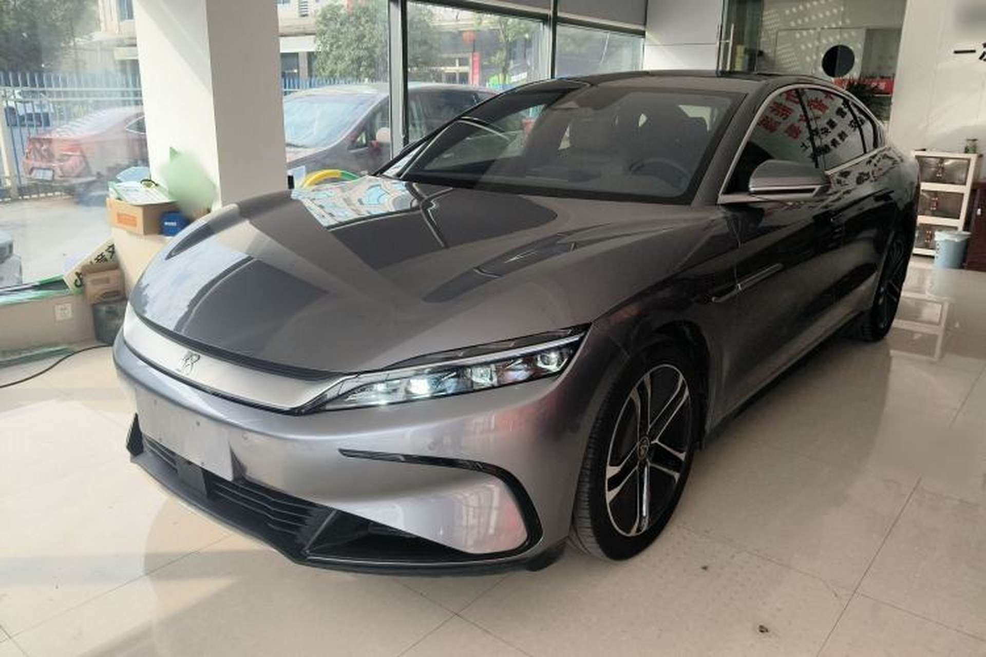 Used BYD Han 2023 EV Champion Edition 605KM Front-Drive Premium Model Front Left 45 Deg