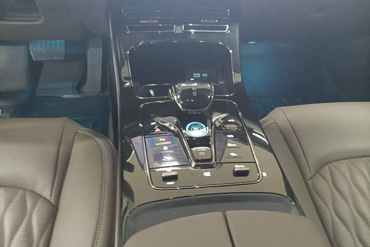 Used BYD Han 2023 DM-i Champion Edition 121KM Prestige Model Gear Lever