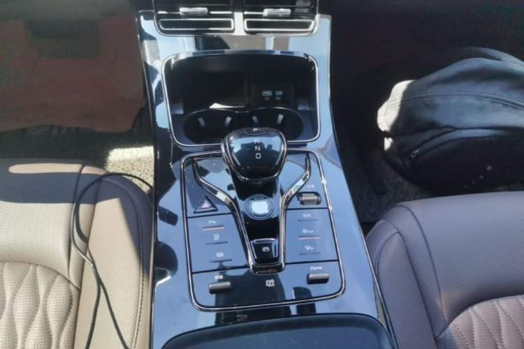 Used BYD Han 2023 EV Champion Edition 506KM Front-Wheel-Drive Premium Model Gear Lever