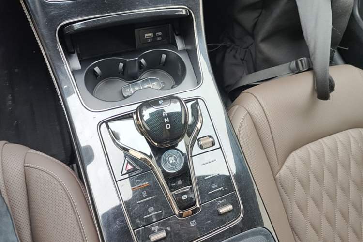 Used BYD Han 2023 EV Champion Edition 605KM Front-Drive Premium Model Gear Lever