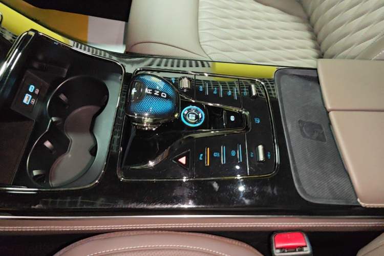 Used BYD Han 2023 DM-i Champion Edition 121KM Prestige Model Gear Lever
