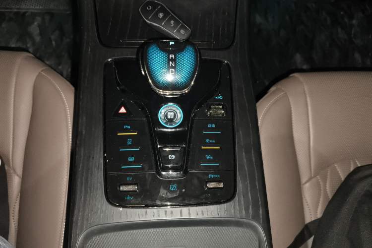 Used BYD Han 2023 DM-i Champion Edition 200KM Flagship Model Gear Lever