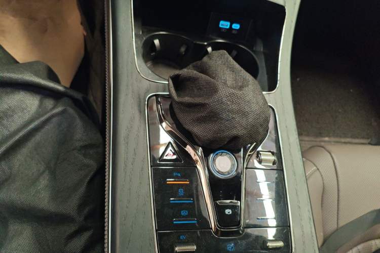 Used BYD Han 2023 DM-i Champion Edition 121KM Prestige Model Gear Lever