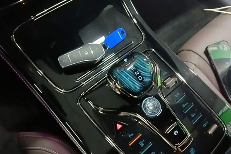 Used BYD Han 2023 EV Champion Edition 605KM Front-Drive Premium Model Gear Lever