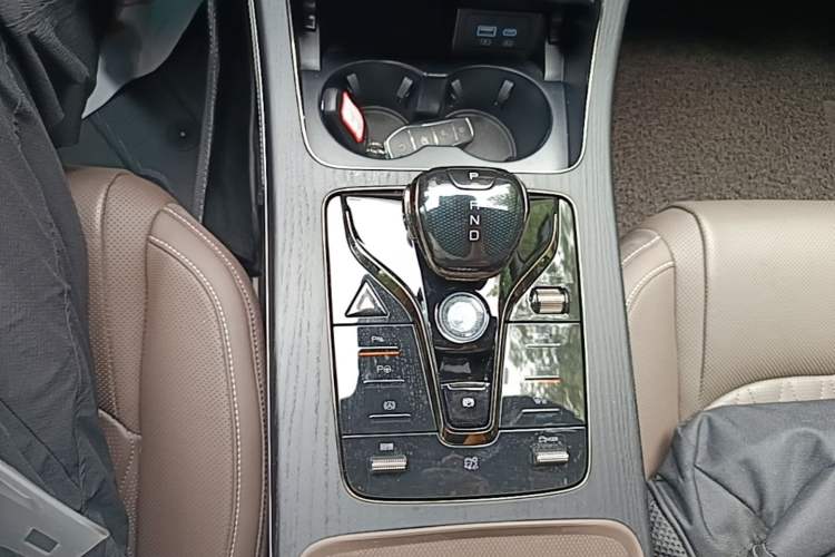 Used BYD Han 2023 EV Champion Edition 715 km Front-Drive Flagship Model Gear Lever