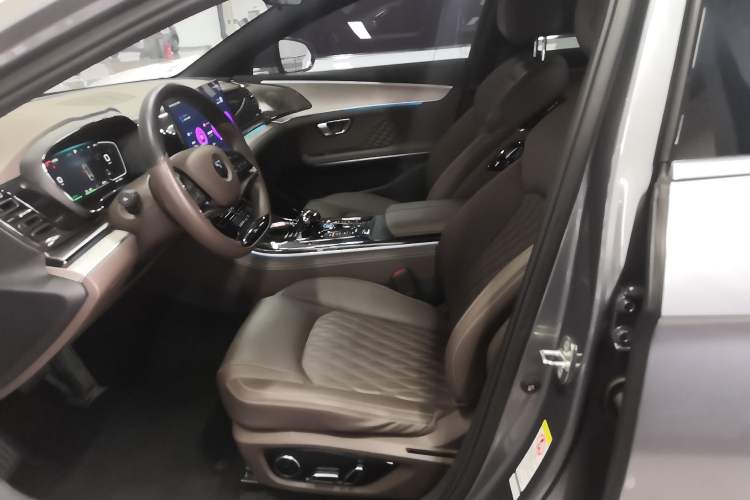 Used BYD Han 2023 EV Champion Edition 506KM Front-Wheel-Drive Premium Model Interior 1